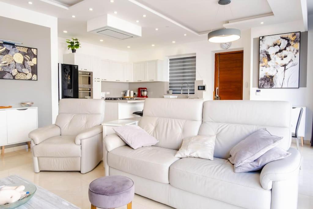 Mellieha, Luxury 3 Bedroom Azure Maisonette ภายนอก รูปภาพ